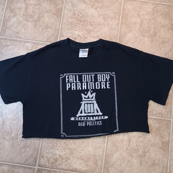 2014 Fall Out Boy And Paramore Tour Crop - Picture 1 of 3
